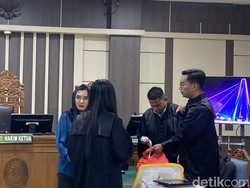 Eks Bupati Pekalongan Fadia Arafiq Dituntut 5 Tahun Bui