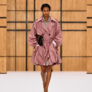4 Hal Menarik dari Koleksi Burberry Summer 2027, Banyak Motif Playful yang Unik!