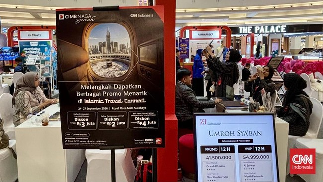 CNN Indonesia - CIMB Niaga Syariah Islamic Travel Connect di Surabaya resmi dibuka, Kamis (24/9) di Atrium Utama Royal Plaza, Surabaya, Jawa Timur. (CNNIndonesia/Farid Rahman).