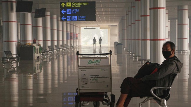 Kabut Asap Karhutla Lumpuhkan Penerbangan di Bandara Tjilik Riwut Palangka Raya