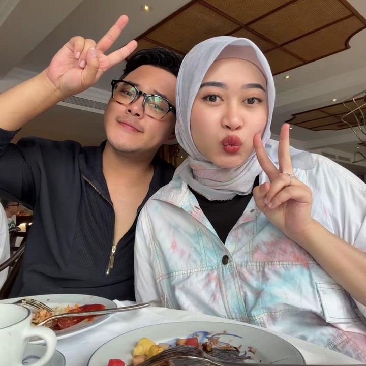 <p>Tentu saja, <em>postingan</em> tersebut langsung bikin netizen ikut terbawa suasana alias baper dengan usaha yang dilakukan Danang. &ldquo;Definisi mengusahakan kemauan istri. Langgeng selalu Bu Dokter dan mas <em>@danang_official91,</em>&rdquo; tulis akun <em>@zippo****.</em> &ldquo;MasyaAllah. Bahagia terus kak,&rdquo; tulis akun <em>@r_ad****.&nbsp;</em>(Foto: Instagram @hemasnura)</p>