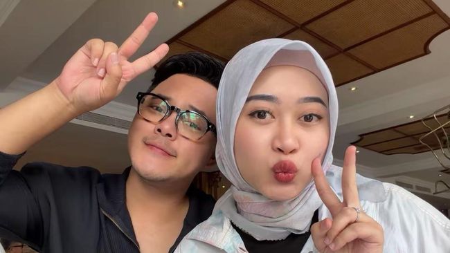 Potret Danang DA Ajak Istri Wujudkan Keinginan Makan Pho di Vietnam