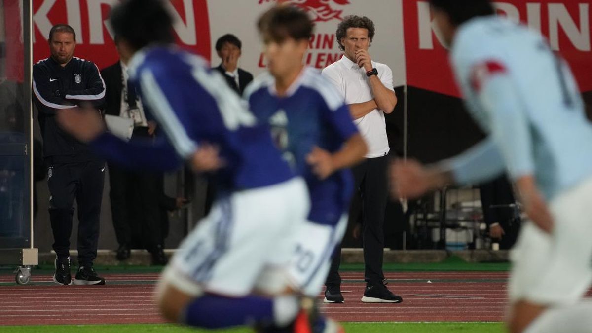 Ilustrasi berita Olahraga: Debut Forlan Melatih: Bobol 2 Gol di Injury Time, Uruguay Disikat Jepang