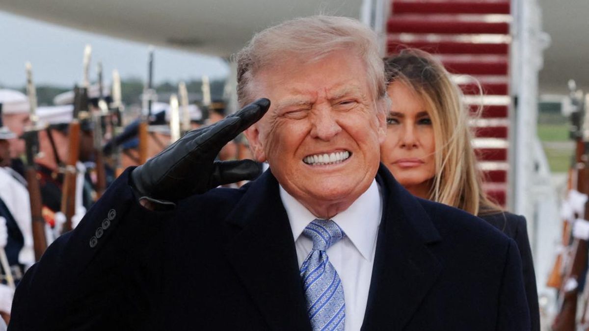 Trump Meringis saat Pesawat Pengebom AS Melintas Sambut Xi Jinping