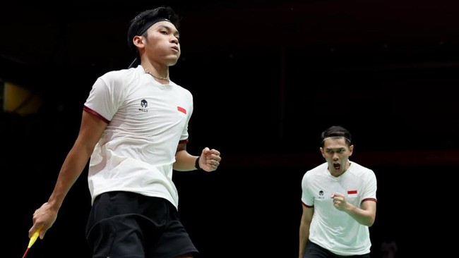 Fajar Alfian/Muhammad Shohibul Fikri saat berlaga di semifinal beregu putra Asian Games 2026. (Arsip PBSI)