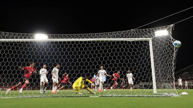 Asian Games - Aichi-Nagoya 2026 - Football - Men's - Group D - South Korea v Saudi Arabia - Nagoya City Mizuho Park Rugby Field, Nagoya, Japan - September 22, 2026 South Korea's Minha Shin scores their first goal past Saudi Arabia's Yazan Alruwaili R