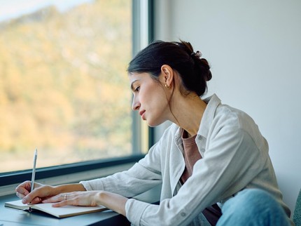 Suka Sendirian? 11 Cara Introvert Recharge dan Menikmati Me Time Tanpa Merasa Kesepian
