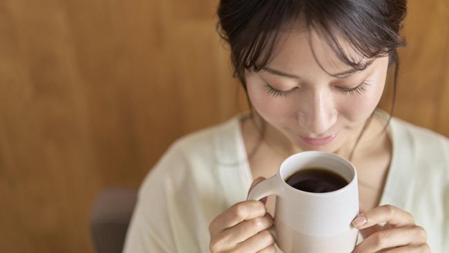 Rutin Minum Kopi Bisa Bikin Perut Rata, Mitos maupun Fakta?