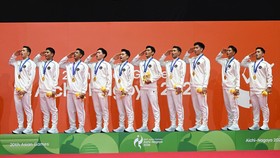 Indonesia Raya berkumandang setelah tim bulu tangkis beregu putra meraih medali emas.