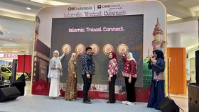 Islamic Travel Connect yang digelar CNN Indonesia dan CIMB Niaga Syariah resmi dibuka di Atrium Utama Royal Plaza, Surabaya, Jawa Timur, Kamis (24/9). Acara ini merupakan langkah nyata untuk mewujudkan ekosistem perjalanan umrah dan haji yang aman, d
