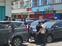 KPK Geledah Kantor Kontraktor di Marina Plaza Manado