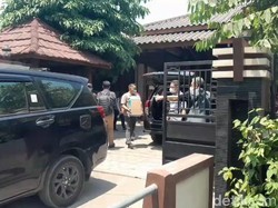 KPK Geledah 5 Kamar Rumah Dirjen ATR/BPN Lampri di Nganjuk