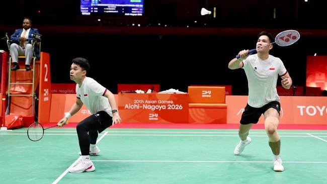 Leo Rolly Carnando/Daniel Marthin saat tampil di semifinal nomor beregu putra Asian Games. (Arsip PBSI)