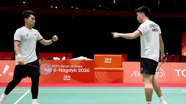 Leo Rolly Carnando/Daniel Marthin saat tampil di semifinal nomor beregu putra Asian Games. (Arsip PBSI)