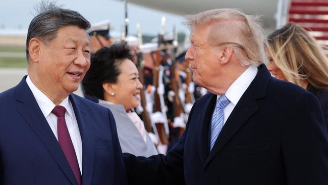 US President Donald Trump and Chinese President Xi Jinping speak as Xi arrives ahead of a state visit at Joint Base Andrews, Maryland, US, September 23, 2026. REUTERS/Jonathan Ernst