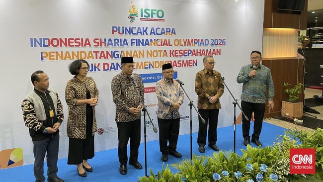Kepala Eksekutif Pengawas Perilaku Usaha Jasa Keuangan OJK Dicky Kartikoyono