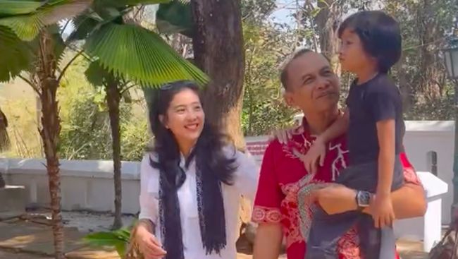 Momen Olivia Zalianty dan Suami Ajak Putra Semata Wayang Ziarah ke Makam Leluhur