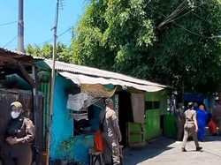 Saluran Air Tertimbun 20 Tahun Berujung Bangli di Pasar Bratang Dibongkar