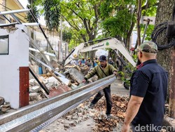 Trotoar Cihampelas Disterilkan, 84 Bangunan Dibongkar