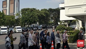 Presiden RI Prabowo Subianto memanggil sejumlah akademisi membahas upaya penanganan kebakaran hutan dan lahan (Karhutla). Beberapa akademisi itu adalah Bagus Muljadi dari Nottingham University, Azwar Maas dari UGM, Muhammad Agung Santoso (UI), dan El