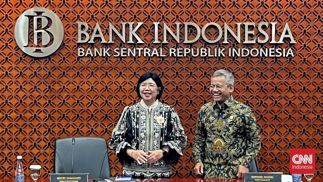 Bank Indonesia (BI) dan Kementerian Keuangan menggelar pertemuan pada Kamis (24/9) sore. Gubernur BI Destry Damayanti mengatakan pertemuan tersebut sempat molor 26 menit karena diskusi yang berlangsung cukup alot.