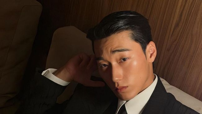 San ATEEZ Tampil Modis dan Memikat dalam Balutan Dolce dan Gabbana, Simak Potret Terbarunya