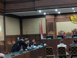 Hilman Latief Akui Terima SAR 16 Ribu-Ribuan Dolar AS dari Terdakwa Kasus Haji