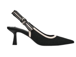5 Cara Padu Padan Heels Hitam untuk Outfit Kantor Wanita Karir
