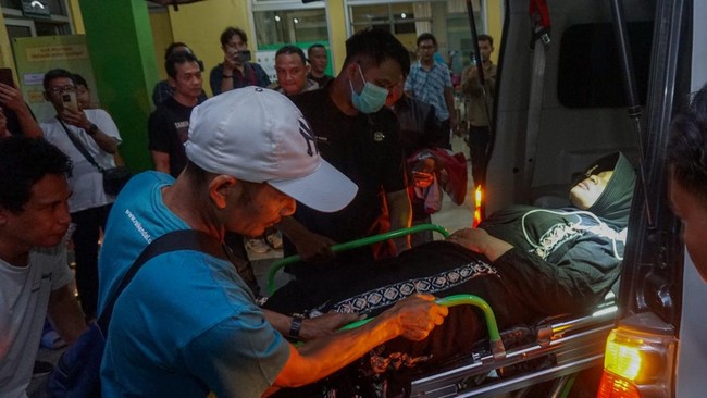 Sebanyak 276 warga di Batang, Jawa Tengah, diduga keracunan setelah mengonsumsi makanan program Makan Bergizi Gratis.