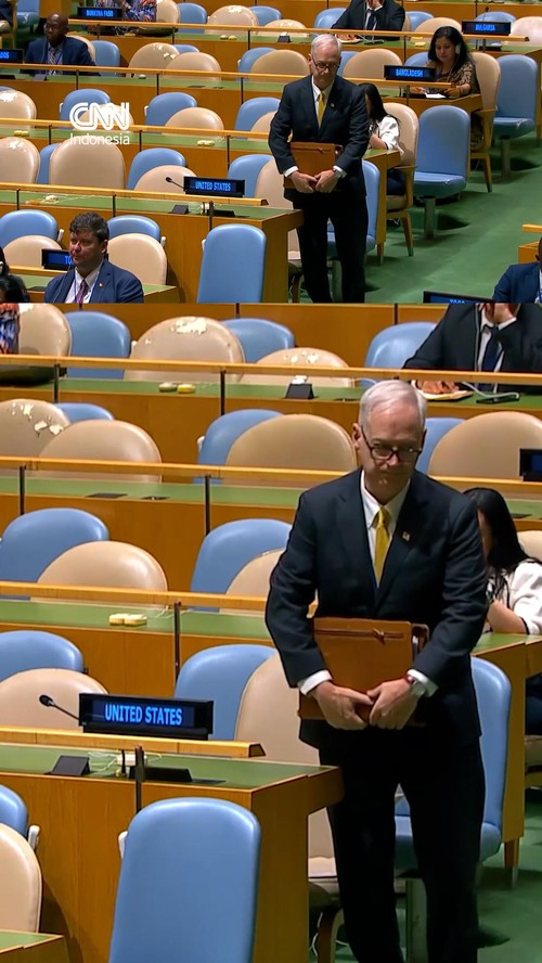 Delegasi Amerika Serikat walk out saat Presiden Iran Masoud Pezeshkian pidato di Sidang Majelis Umum PBB pada Rabu (23/9).