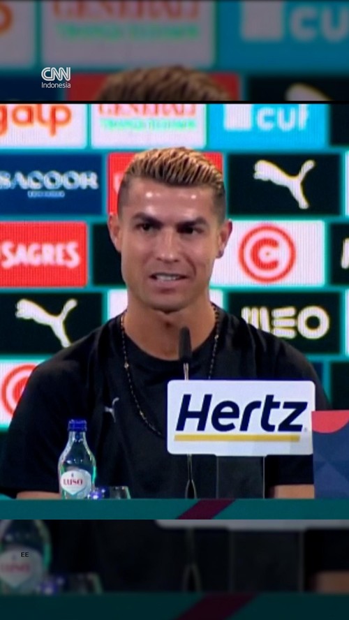 Penyerang asal Portugal, Cristiano Ronaldo mengungkapkan alasannya untuk tetap bermain bersama timnas.