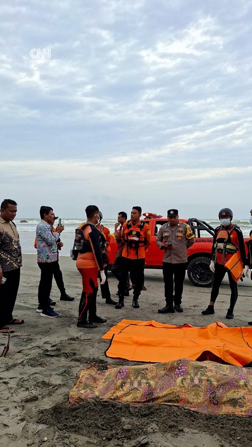 Basarnas Evakuasi Mayat Tanpa Identitas di Pantai Mukomuko Bengkulu