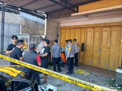 Mayat Pria Bertato Berlumuran Darah Gegerkan Warga Pasar Ciawi Tasik