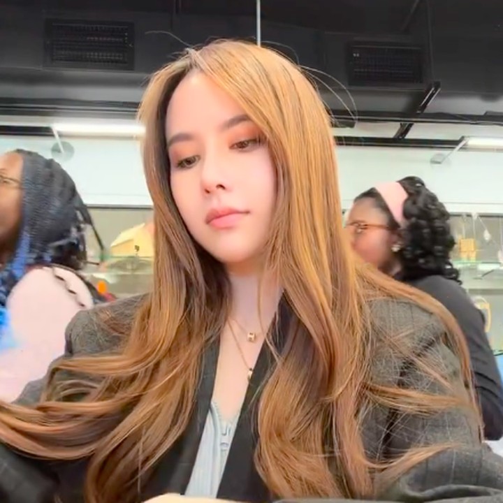 <p>Kini, sang penyanyi pun telah mulai disibukkan dengan kehidupan masa perkuliahannya. Hal tersebut diketahui langsung melalui foto dan video yang dibagikan di akun Instagram pribadinya.&nbsp;(Foto: Instagram @agatha_chelsea)</p>