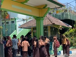 Video: Kepsek SMPN 18 Malang Didemo Ratusan Siswa gegara Aksi Penamparan