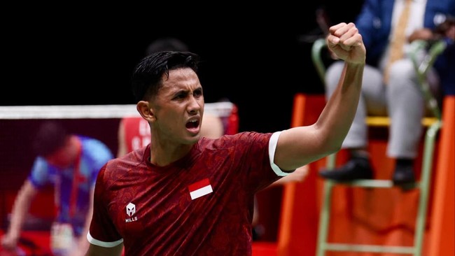 Alwi Farhan saat tampil di final nomor beregu putra Asian Games. (Arsip PBSI)
