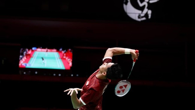 Alwi Farhan saat tampil di final nomor beregu putra Asian Games. (Arsip PBSI)