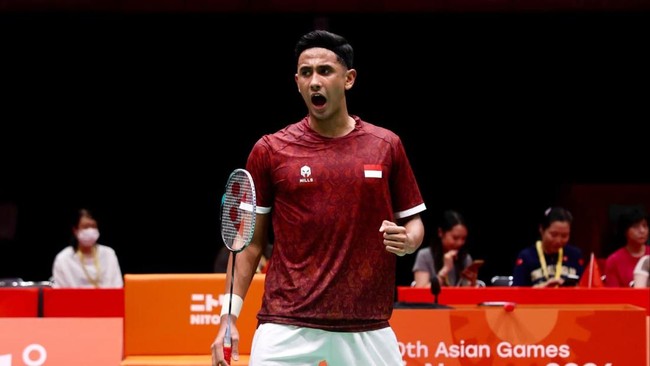 Alwi Farhan saat tampil di final nomor beregu putra Asian Games. (Arsip PBSI)