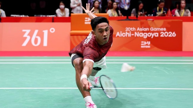 Alwi Farhan saat tampil di final nomor beregu putra Asian Games. (Arsip PBSI)