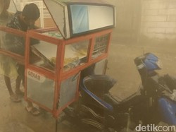 Asa Warga Pangkalan Bun Menyambung Hidup di Tengah Kabut Asap