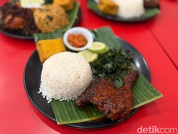 Ayam Celup Mang Asep: Pedas Nampol! Ayam Bakar Bumbu Celup Pakai Nasi Pedas