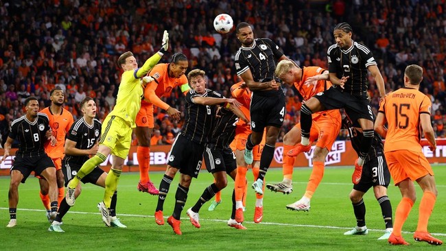 Soccer Football - Nations League - Group B - Netherlands v Germany - Johan Cruijff Arena, Amsterdam, Netherlands - September 24, 2026 Germany's Jonathan Tah, Joshua Kimmich, Marc-Andre ter Stegen and Kevin Schade in action with Netherlands' Virgil va