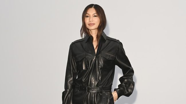 Potret Gaya Selebritas Hadiri Show Burberry di London Fashion Week