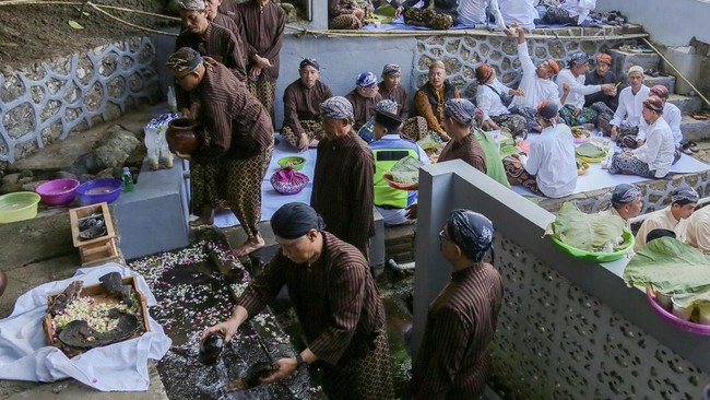 Selain salat istisqa, masyarakat di Jawa punya tradisi unik memohon hujan setelah ibadah berjemaah tersebut.