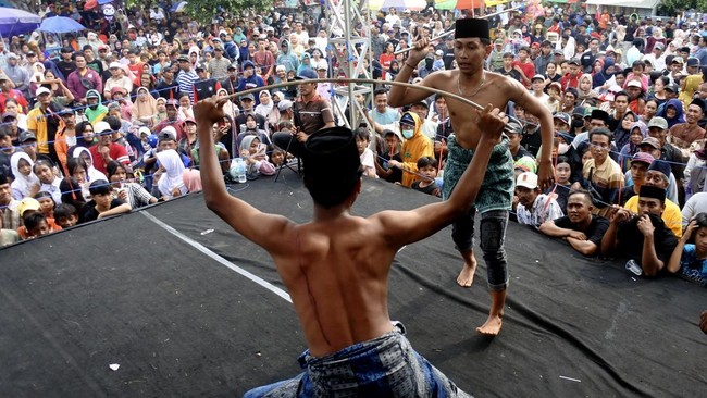 Selain salat istisqa, masyarakat di Jawa punya tradisi unik memohon hujan setelah ibadah berjemaah tersebut.