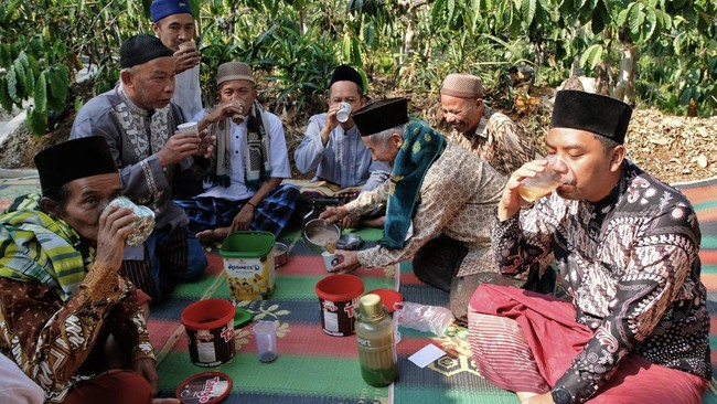 Selain salat istisqa, masyarakat di Jawa punya tradisi unik memohon hujan setelah ibadah berjemaah tersebut.