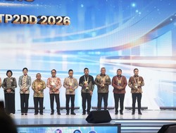 Dorong Transformasi Digital, Walkot Makassar Terima Penghargaan TP2DD
