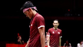 Fajar Alfian/Muhammad Shohibul Fikri saat tampil di final nomor beregu putra badminton Asian Games 2026. (Arsip PBSI)