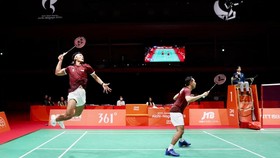 Fajar Alfian/Muhammad Shohibul Fikri saat tampil di final nomor beregu putra badminton Asian Games 2026. (Arsip PBSI)