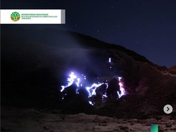 Viral Kemunculan Blue Fire di Gunung Papandayan, Ini Analisis Badan Geologi
